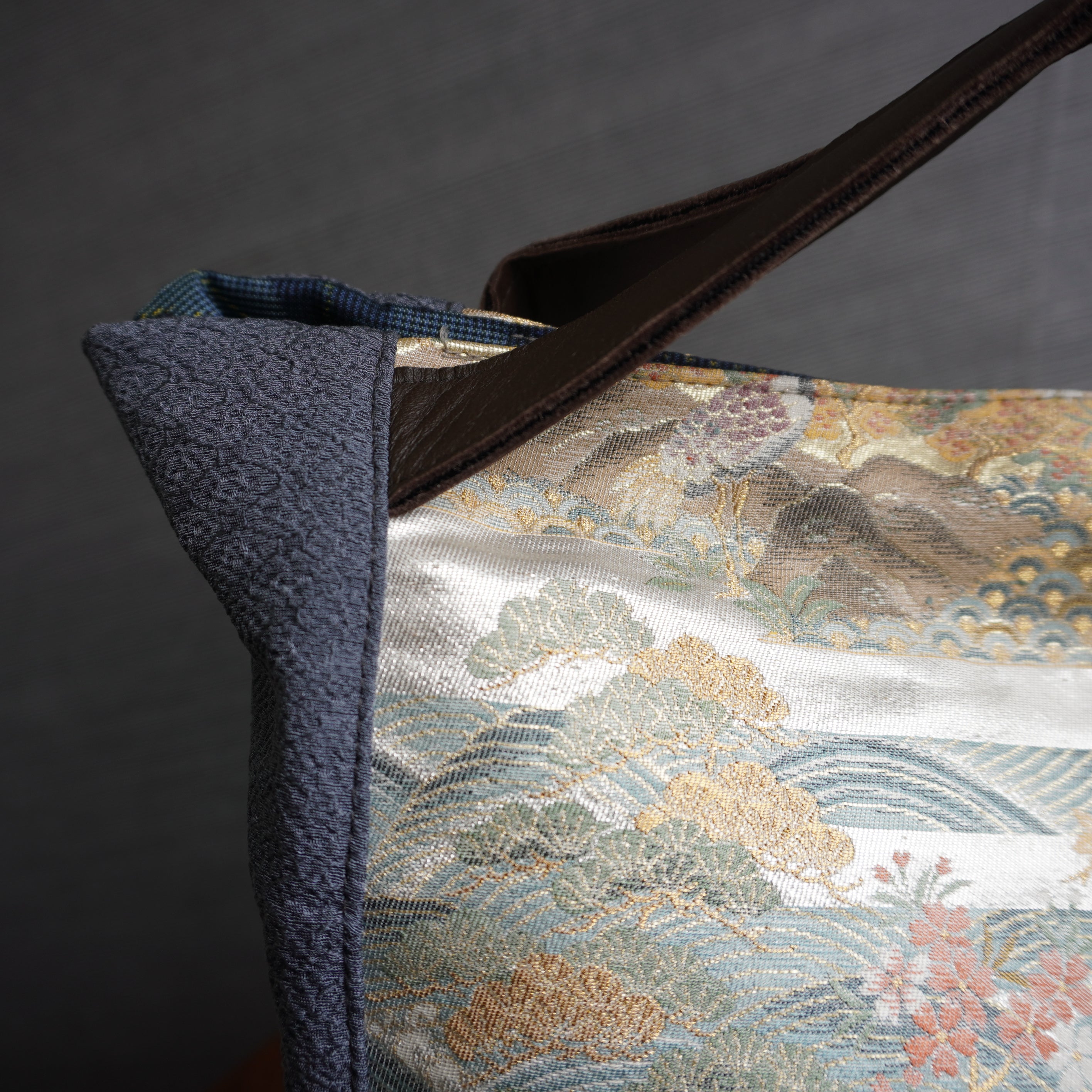 豪華な帯使用　アップサイクルバッグ　K033