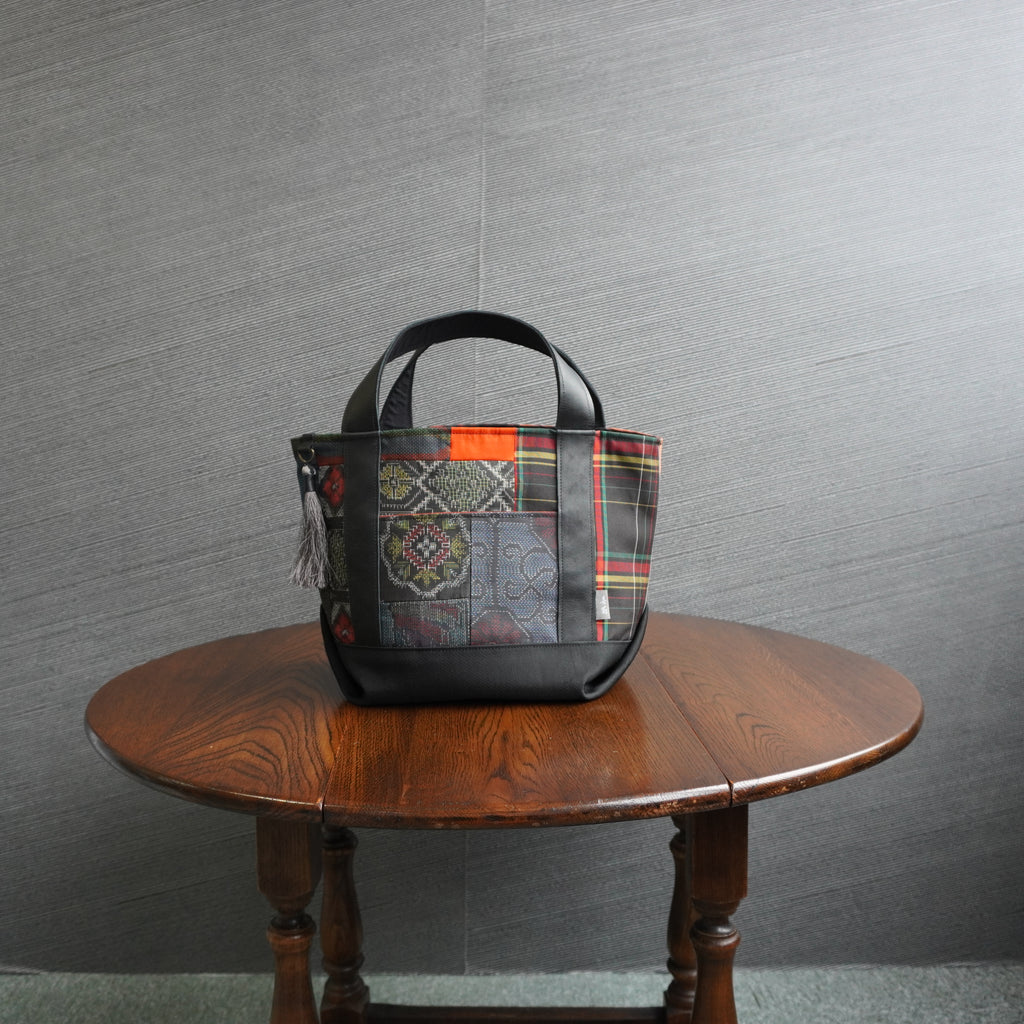 パッチワーク仕様のミニトートバッグ K146