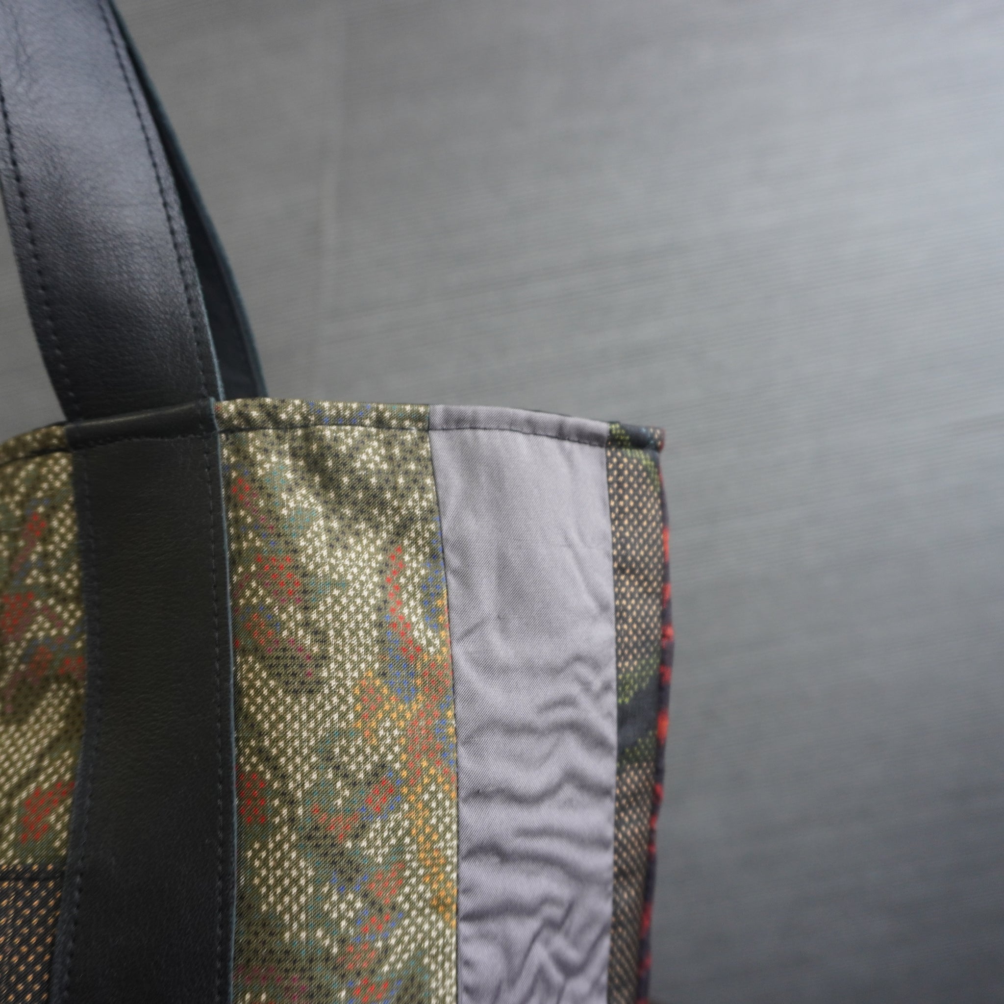 パッチワーク仕様のトートバッグ K147