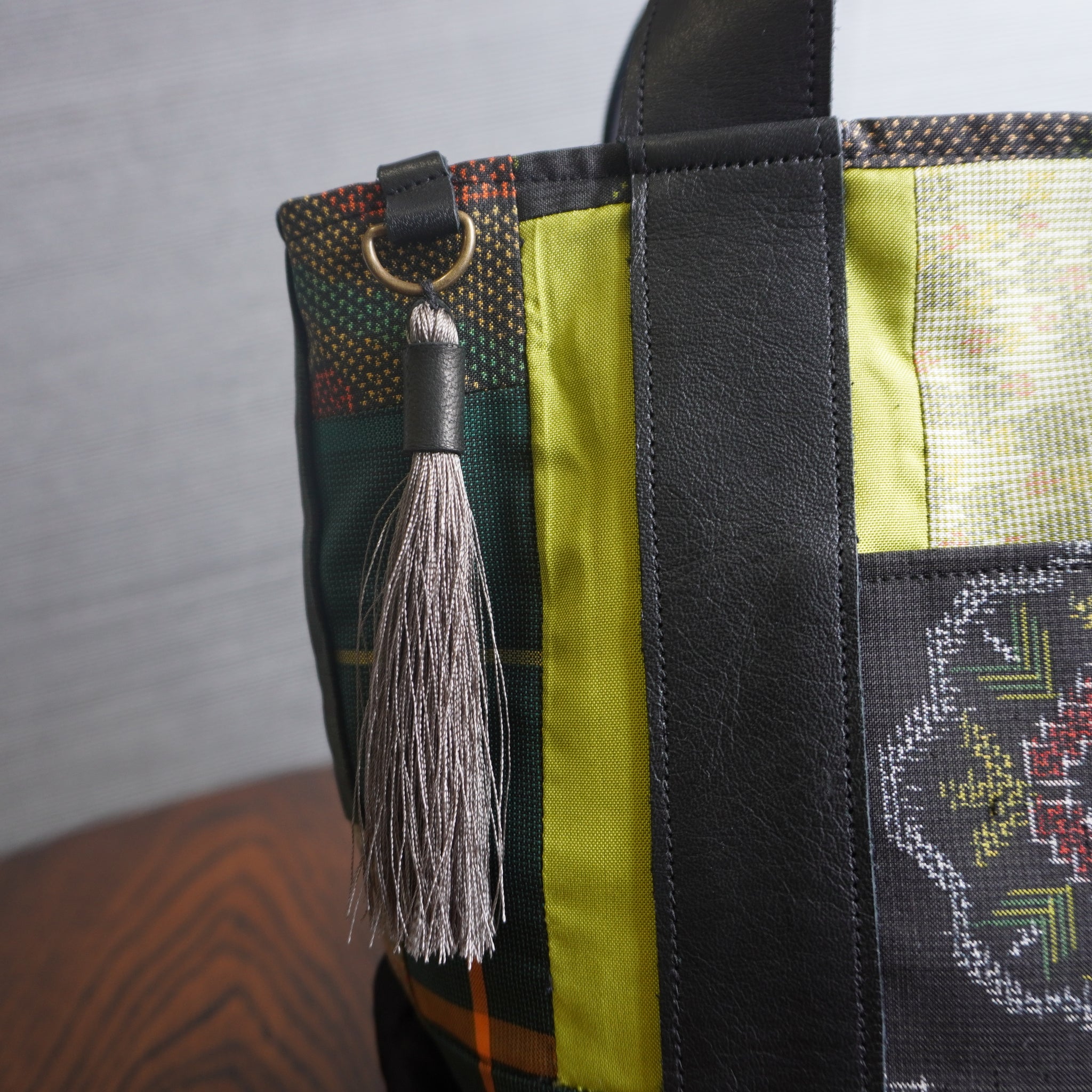 パッチワーク仕様のミニトートバッグ K169