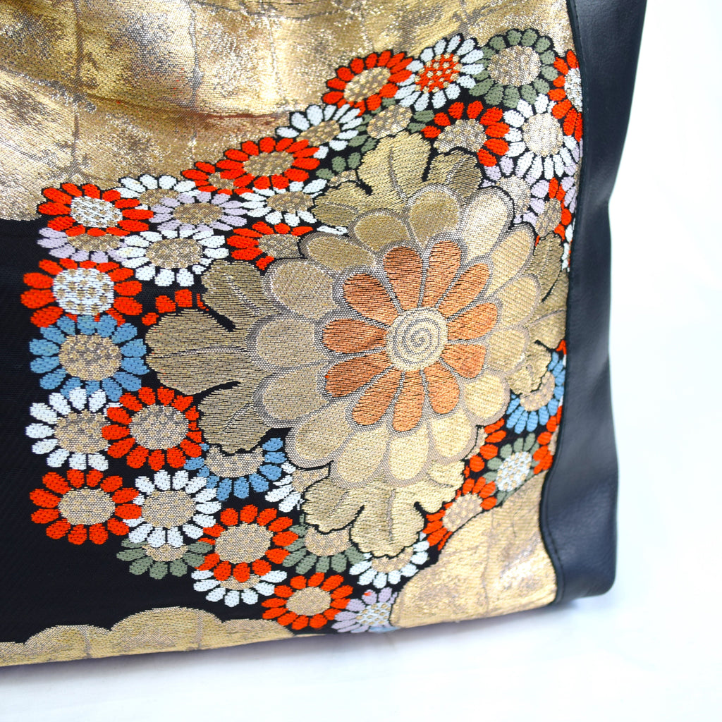 黒地に菊模様のレザートートバッグ　K002