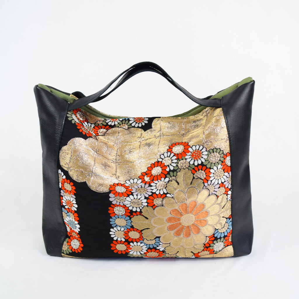 黒地に菊模様のレザートートバッグ　K002