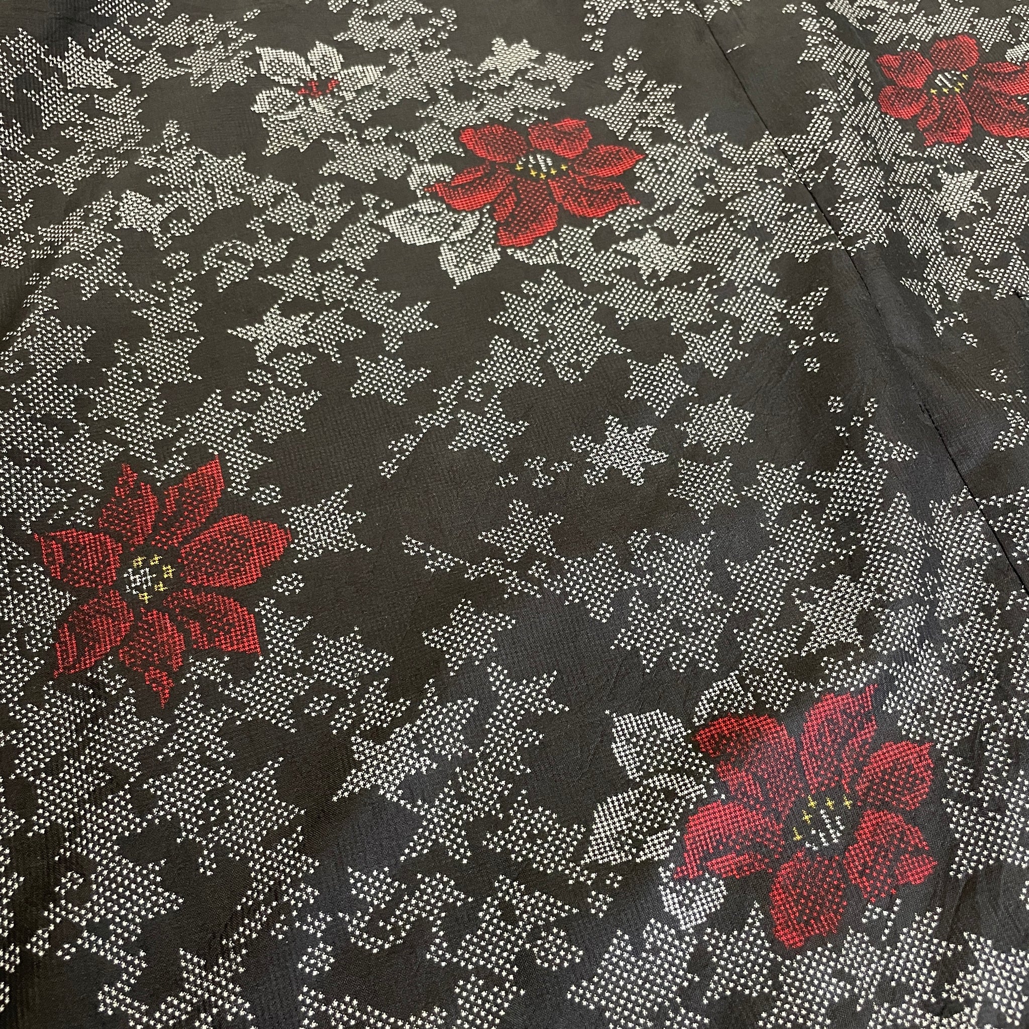 大島紬を使用した黒色のワンピース K200