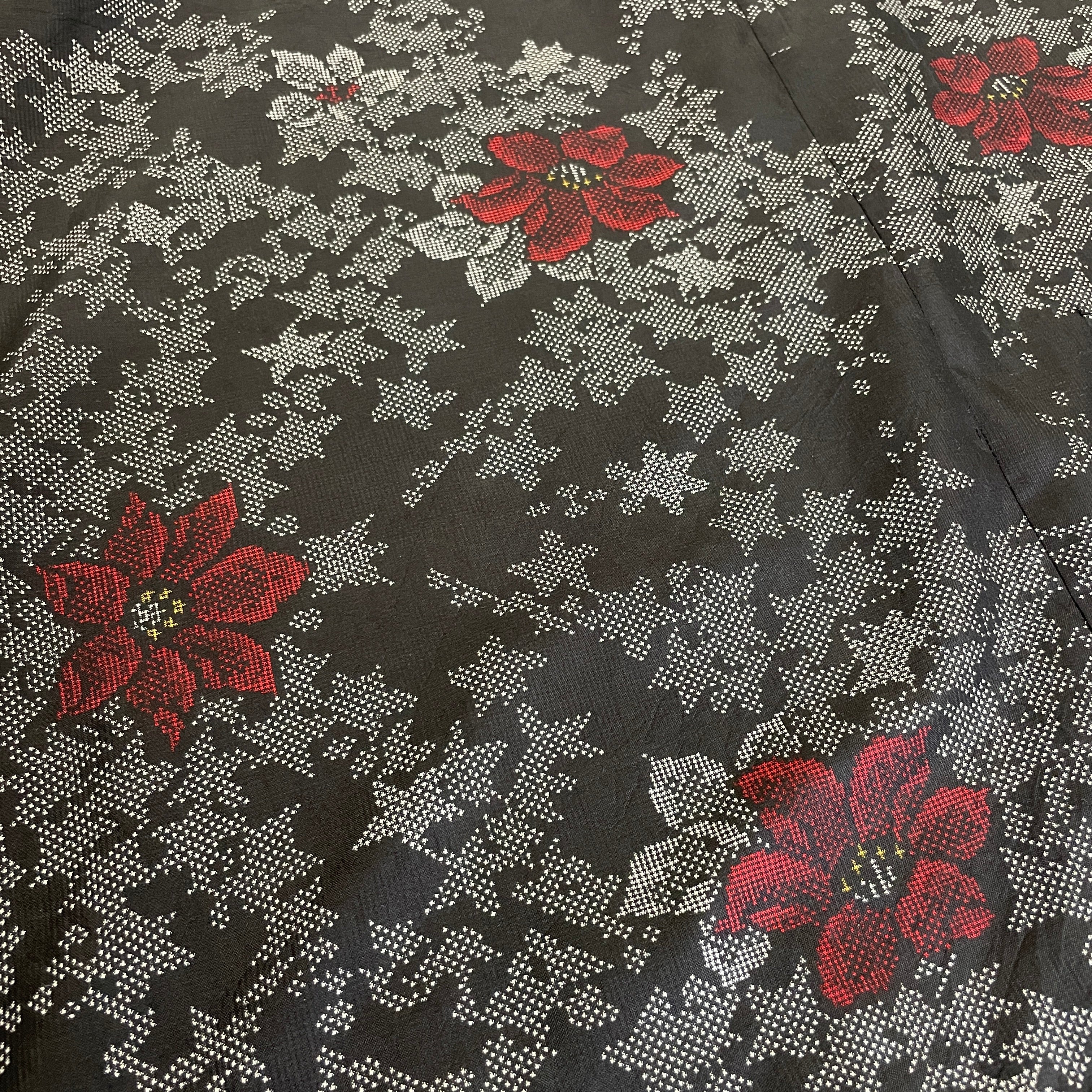 大島紬を使用した黒色のワンピース K200