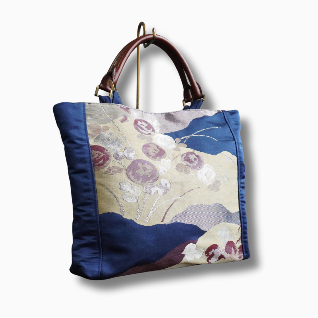 美しい蒼色の帯を使ったトートバッグ　アップサイクルバッグ　 K081