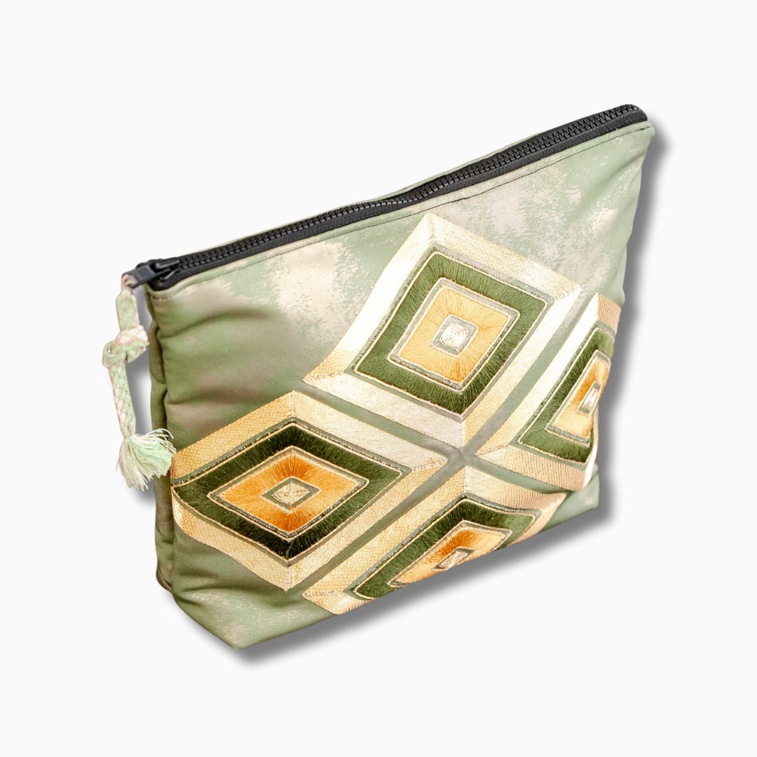 落ち着いた雰囲気のポーチ　ひし形　薄青色　K096