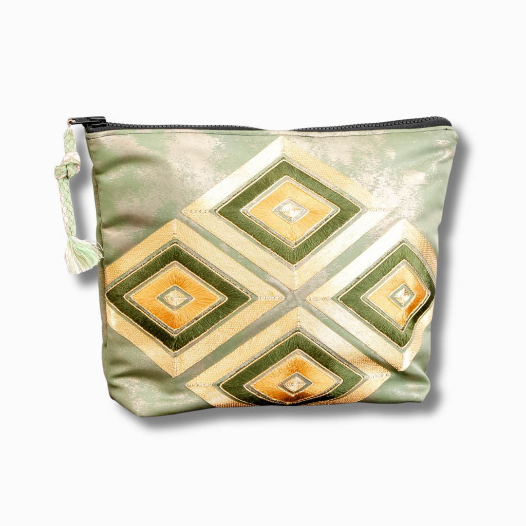 落ち着いた雰囲気のポーチ　ひし形　薄青色　K096