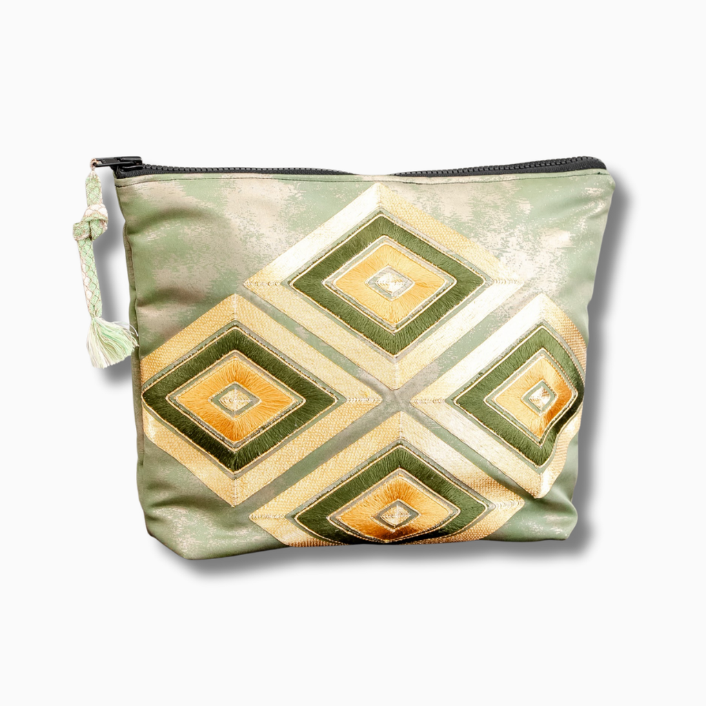 落ち着いた雰囲気のポーチ　ひし形　薄青色　K096