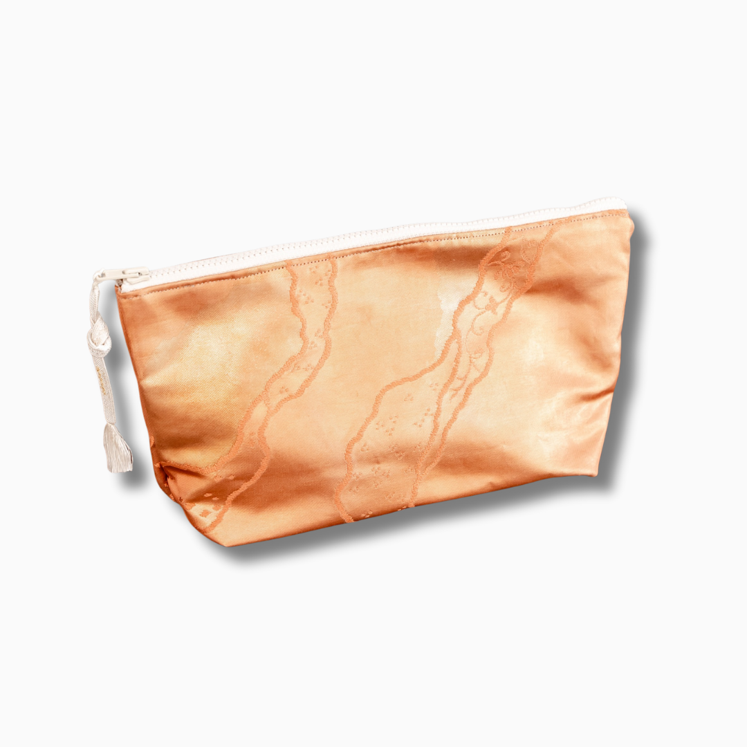 光沢のある赤橙色　クラッチバッグ　バッグインバッグ　K100