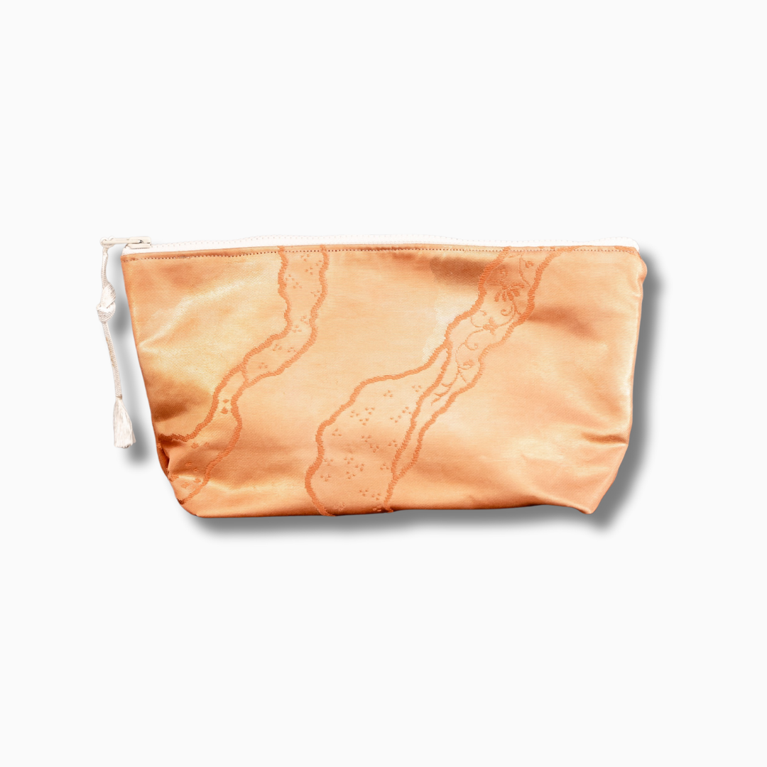 光沢のある赤橙色　クラッチバッグ　バッグインバッグ　K100