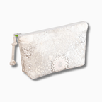 高級感のあるポーチ　銀色の刺繍　唐草模様　K103