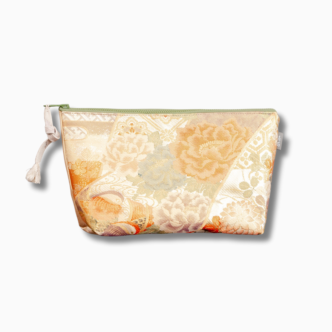 上品で華やかなポーチ　牡丹　金襴　K121