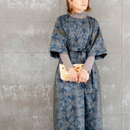 上品なポーチ　大きな扇柄　金襴　K102