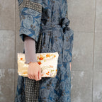 上品なポーチ　大きな扇柄　金襴　K102