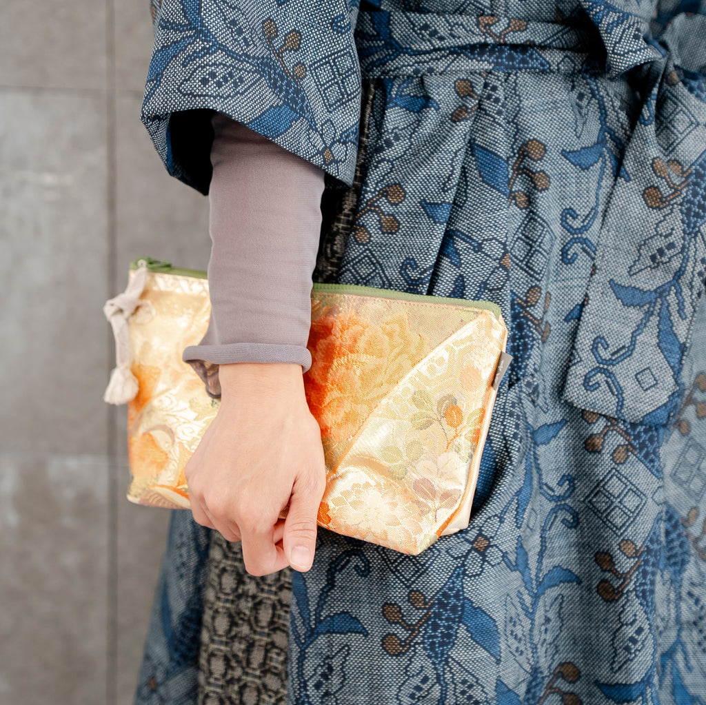 上品で華やかなポーチ　牡丹　金襴　K121