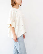 オフホワイト　やわらかシルクトップス　ふんわり袖とやさしい着心地K123