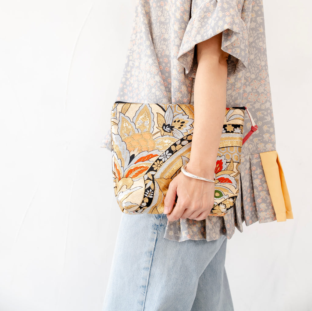 煌びやかなポーチ　正絹金襴　和柄　K088