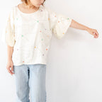 オフホワイト　やわらかシルクトップス　ふんわり袖とやさしい着心地K123