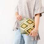 落ち着いた雰囲気のポーチ　ひし形　薄青色　K096